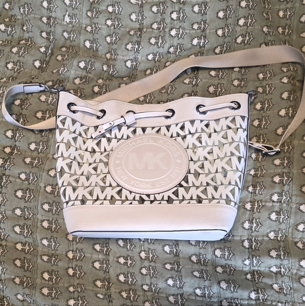 Michael Kors White and Clear Plastic Shoulder Bucket Bag